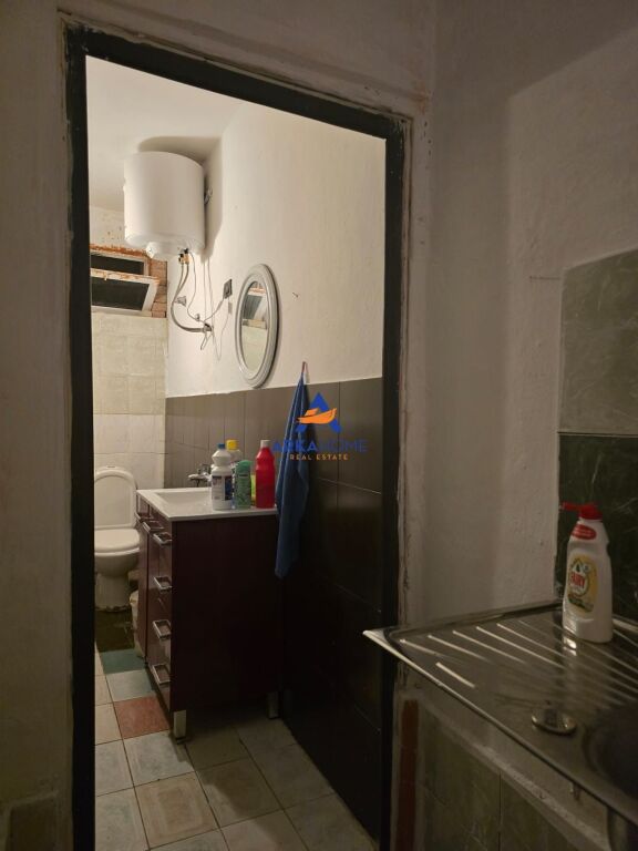 MONOLOCALE IN AFFITTO "BLLOKU VILAVE SELITE, VASIL SHANTO" 300 EURO