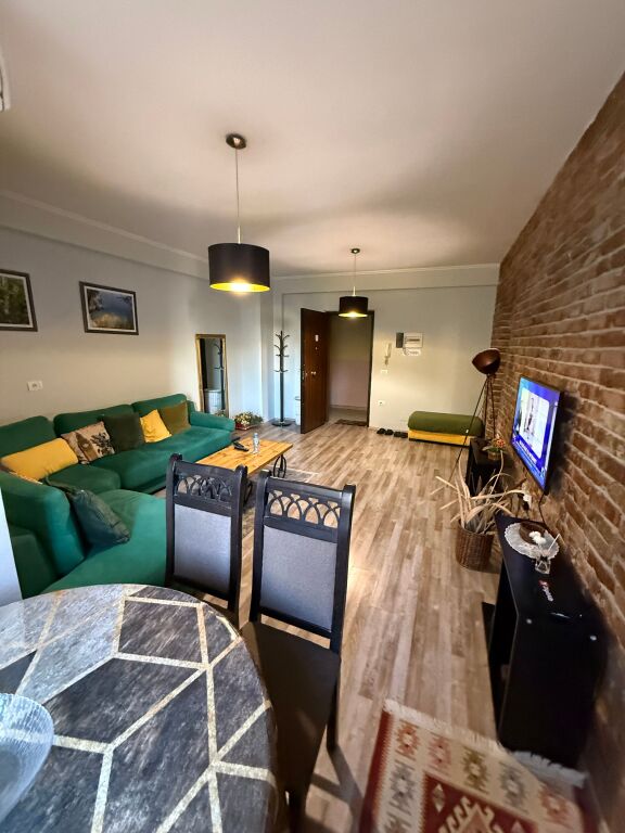 Jepet me qera apartament 1+1 ne qender tek Selvia vetem per Airbnb 520 euro