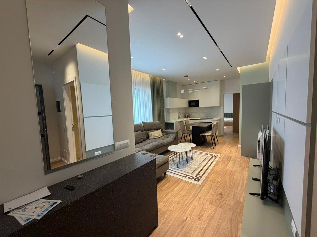 Ofrohet me qira apartament modern 1+1 plus post parkimi , me pamje drejtuar qendrës së Tiranës! 1,200 € /Muaj Sip. Totale  82m2