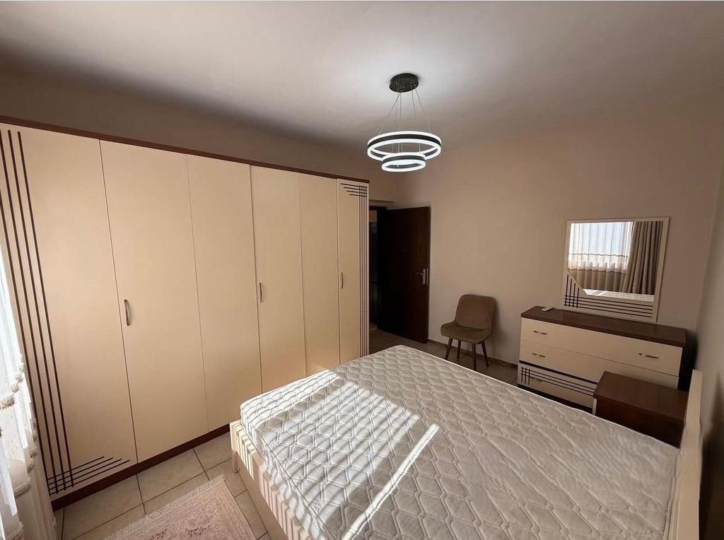 Affittiamo appartamento 2+1 con veranda in Rruga e Dibrës! 700 € /Mese