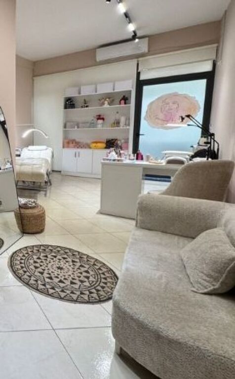 Beauty business for sale – strategic location with high foot traffic