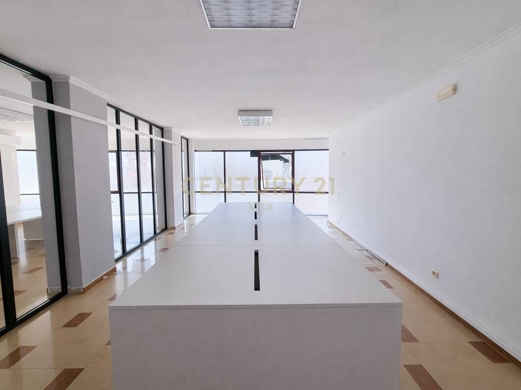 Ambient Zyre në Qendër të Durrësit !