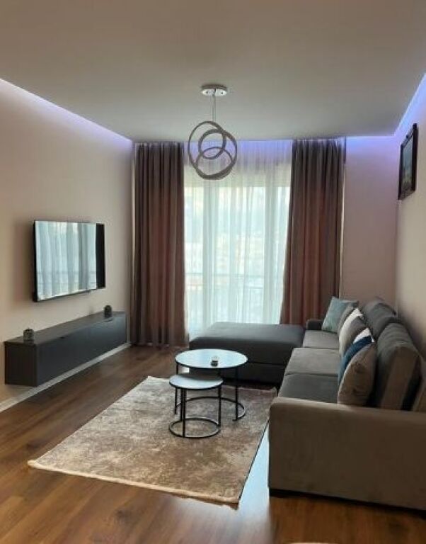 Apartament 2+1 me qera– me verandë dhe vendndodhje strategjike