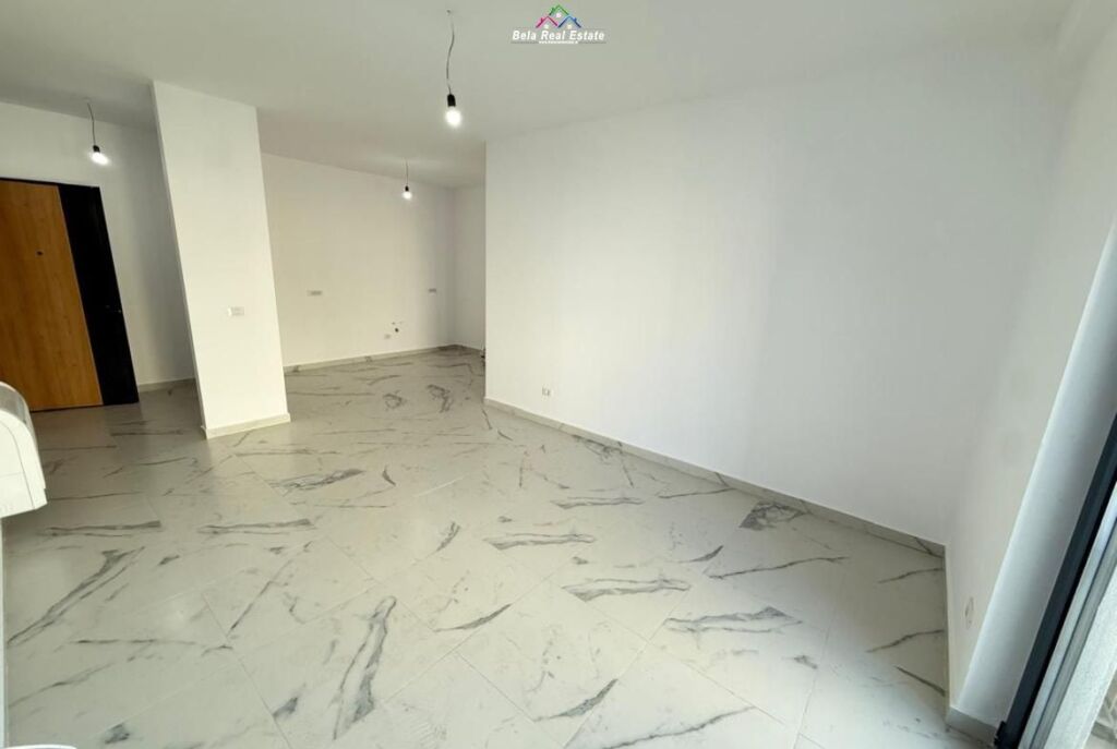 Zyre Me Qera 2+1+2 Tek Stacioni i Trenit (ID BZ2595) Tirane