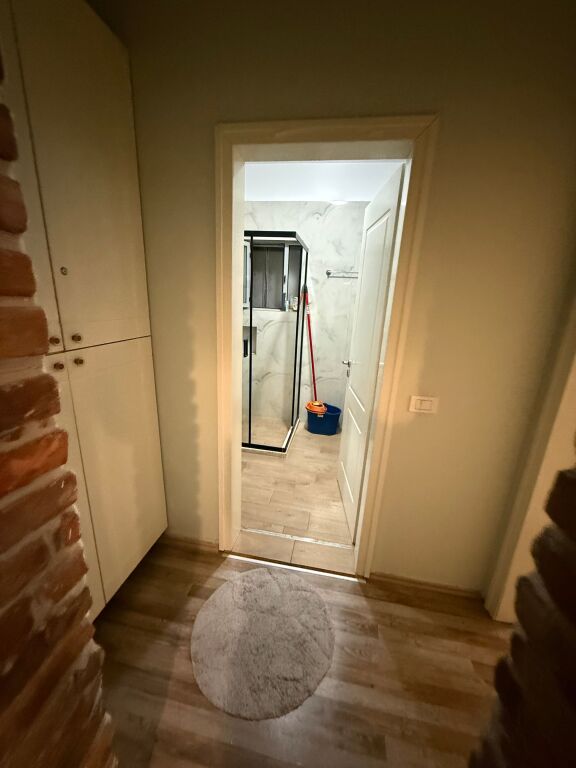 Jepet me qera apartament 1+1 ne qender tek Selvia vetem per Airbnb 520 euro