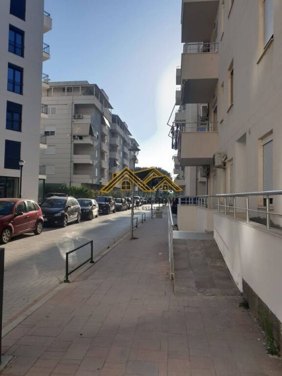 APARTAMENT 1+1 PER SHITJE TEK HOTEL SUPREME, NE QERRET !