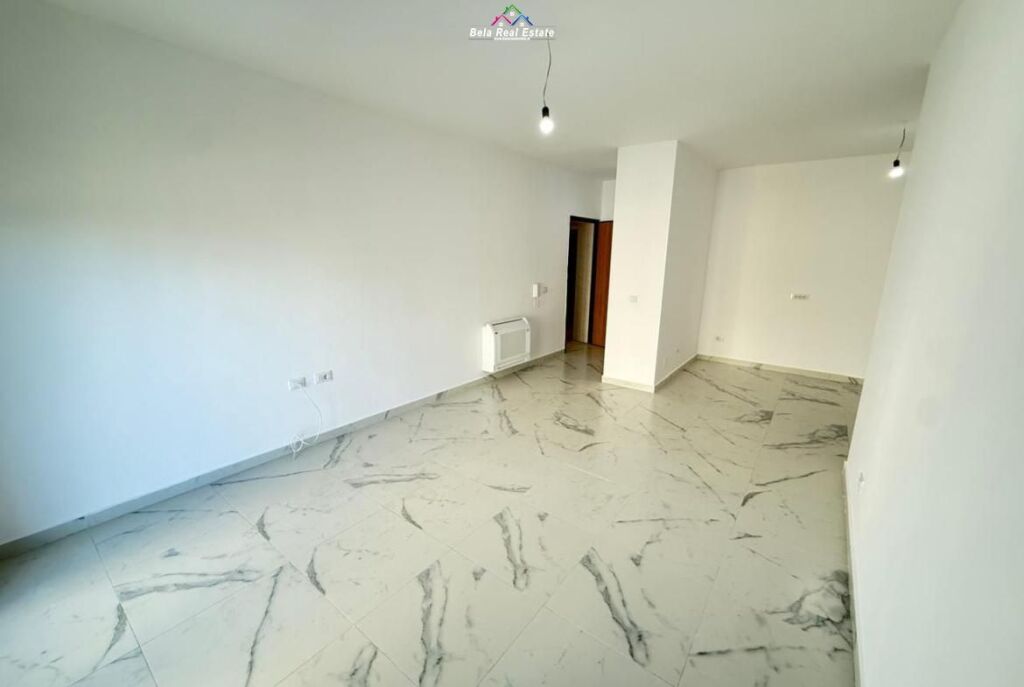 Zyre Me Qera 2+1+2 Tek Stacioni i Trenit (ID BZ2595) Tirane