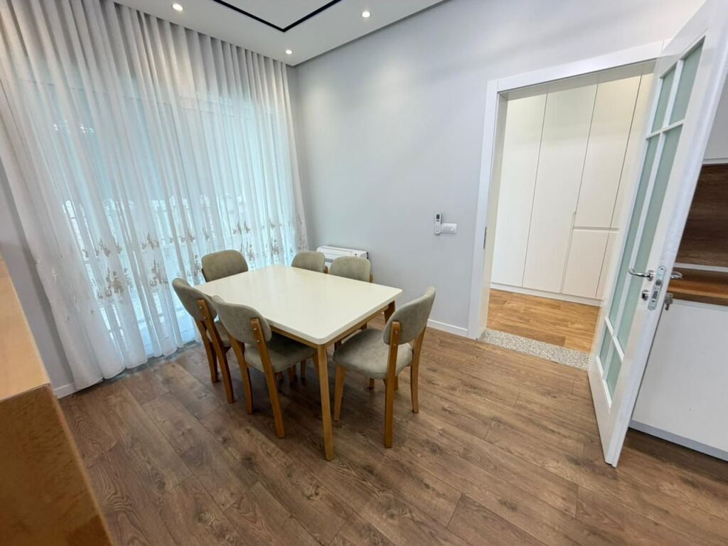 🏡 Vile me Qera 📍 Rruga Dalip Topi, Kodra e Priftit💰 Çmimi: 900 € / muaj