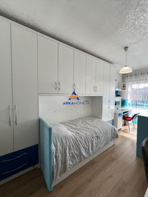 VENDESI APPARTAMENTO 3+1+2+BALCONE "A YZBERISHT" 210.000 EURO