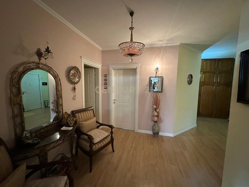 AFFITTIAMO APPARTAMENTO 3+1+2 CON VISTA MARE A VOLLGA DURRES !