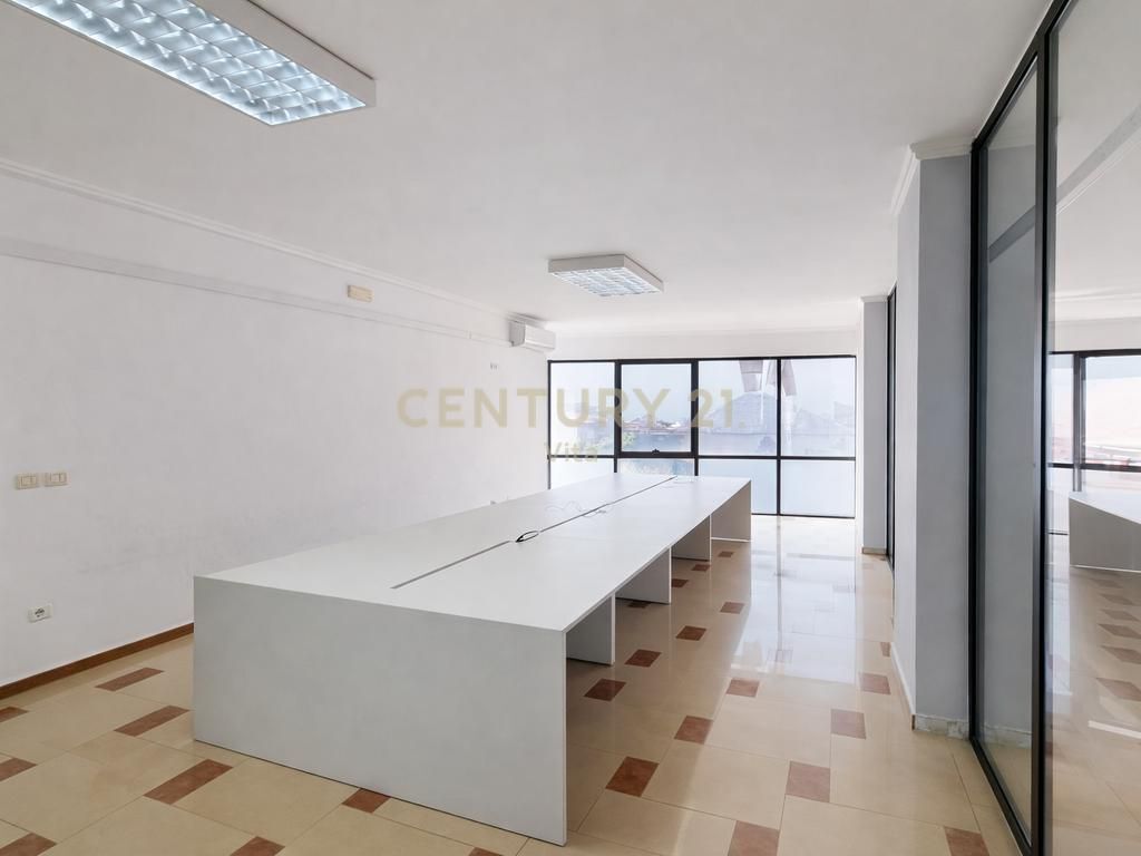 Ambient Zyre në Qendër të Durrësit !