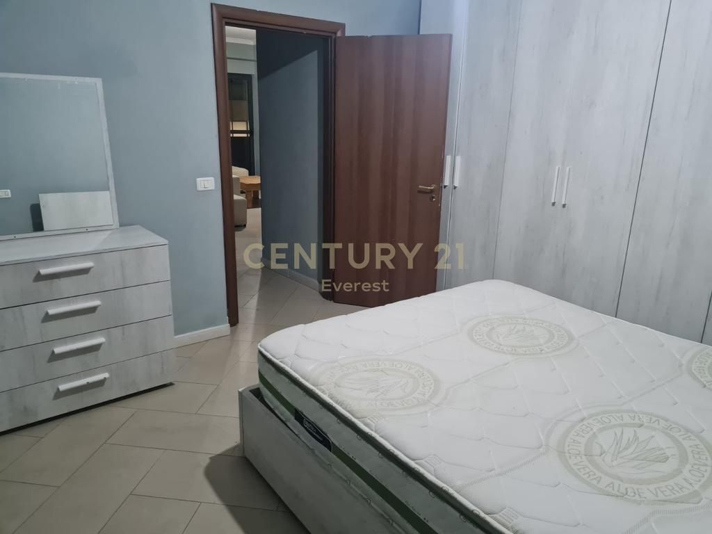 Tirane, affitto appartamento 2+1+Balcone Piano 2, 100 m² 500 € (Astir)