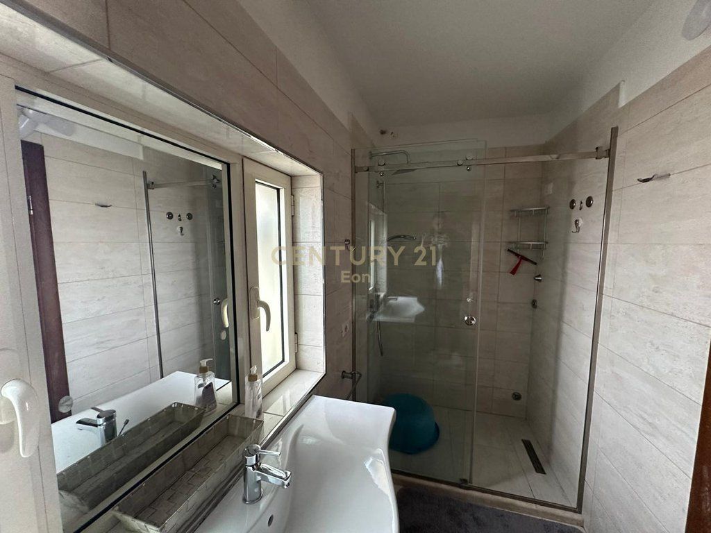 AFFITTIAMO APPARTAMENTO 3+1+2 CON VISTA MARE A VOLLGA DURRES !