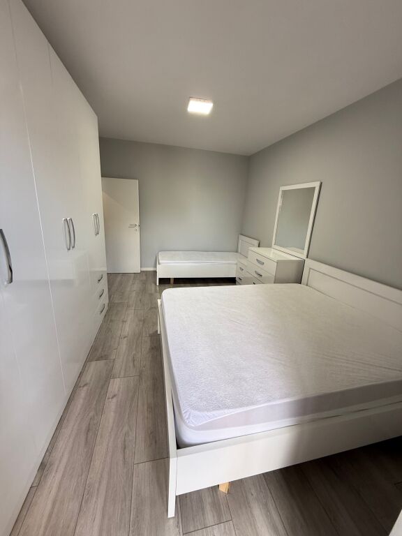 Apartament luksoz 2+1 me ballkon tek 21 dhjetori 850 euro