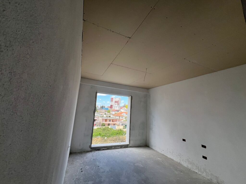Vendesi in vendita 2+1+2  | Vicino alla Rotonda di Klan, Tirana