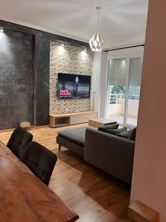 Jepet me Qira Apartament Luksoz 2+1 – Kopshti Botanik !