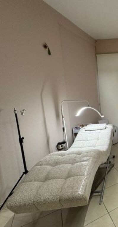 Beauty business for sale – strategic location with high foot traffic