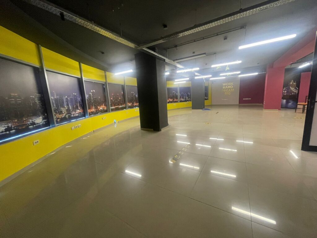 🏢Dibra Street, Halili Complex, business premises for rent with an area of 220m2 empty 2,500Euro (Gross)