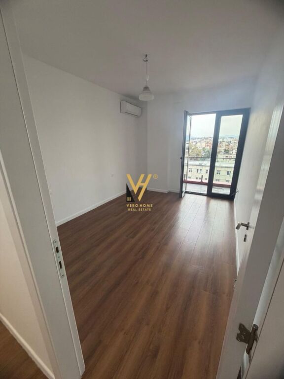UFFICIO 122 M2 IN AFFITTO A KOM.ARLIS, VIA DIBRA 60.000 LEKE