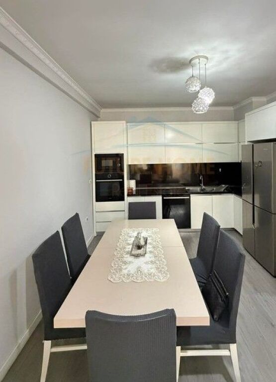 Qera, Apartament 2+1+2, Unaza e Re, Tiranë.