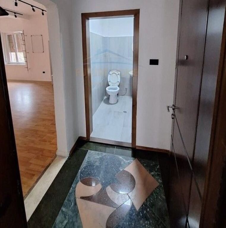 Qira, Ambient për Zyra, Blloku.