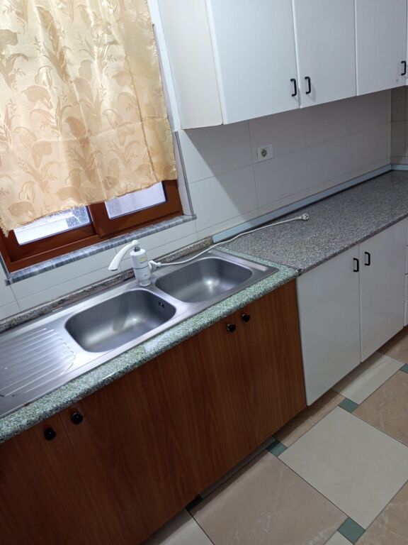 APARTAMENT 1+1. 28000 LEKE.PAS SPITALIT AMERIKAN 2