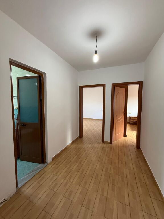 🏡 QERA 1+1 – Rruga Bardhyl (Oslo) | Ideal për Banim ose Zyra