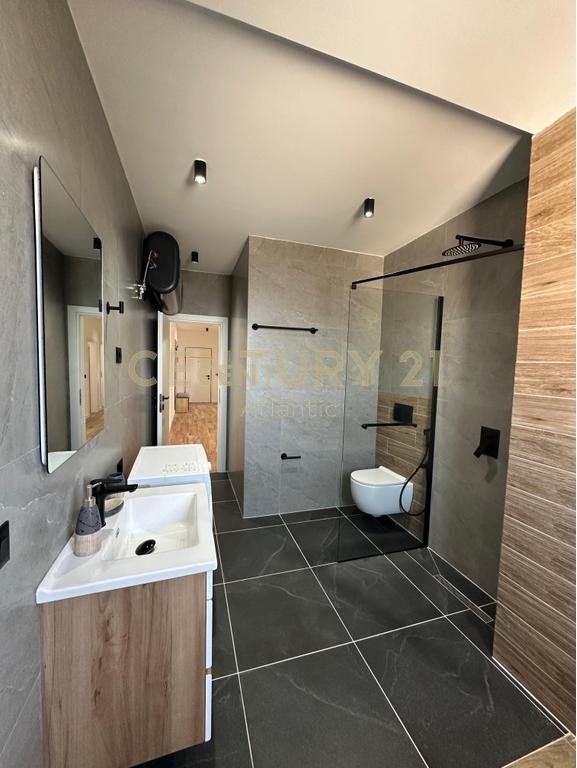 Apartament 2+1+2 për Shitje në Plazh, Durres ME PAMJE NGA DETI