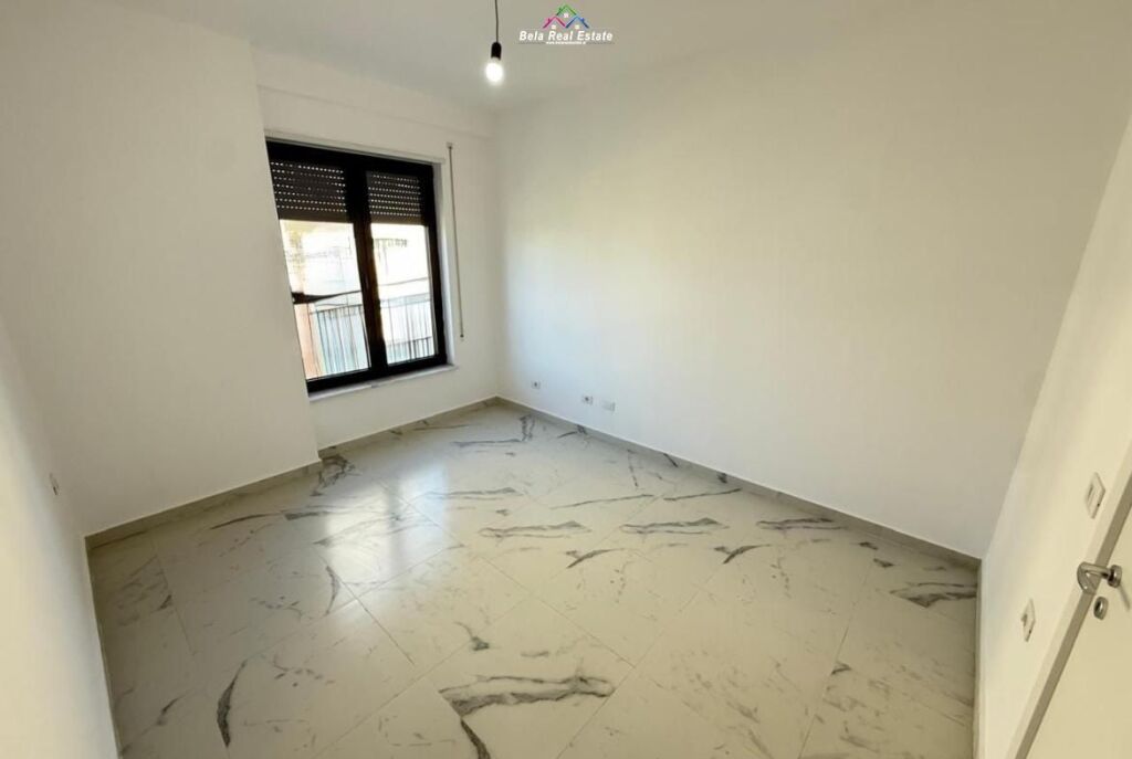 Zyre Me Qera 2+1+2 Tek Stacioni i Trenit (ID BZ2595) Tirane