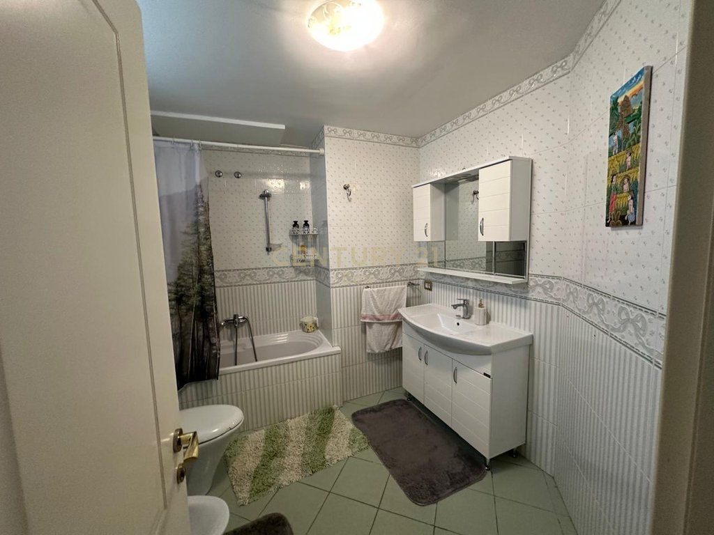 AFFITTIAMO APPARTAMENTO 3+1+2 CON VISTA MARE A VOLLGA DURRES !