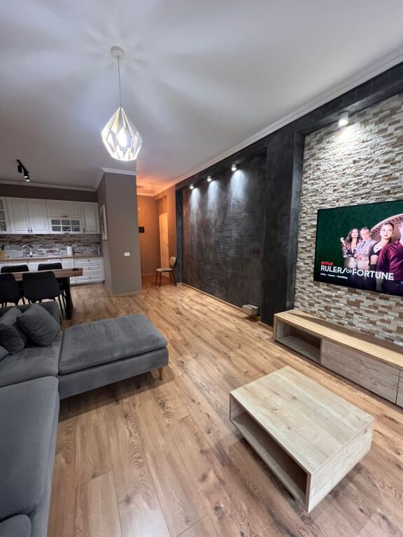 Jepet me Qira Apartament Luksoz 2+1 – Kopshti Botanik !