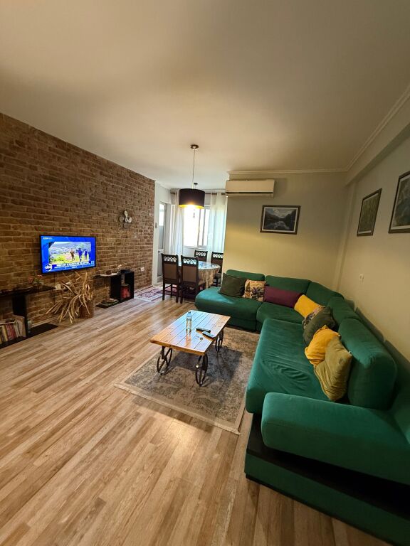 Jepet me qera apartament 1+1 ne qender tek Selvia vetem per Airbnb 520 euro