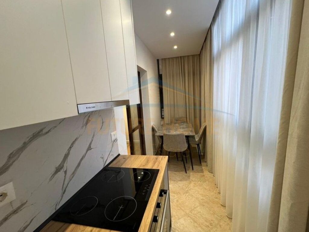 Shitet, Apartament 1+1, Komuna e Parisit, Tirane