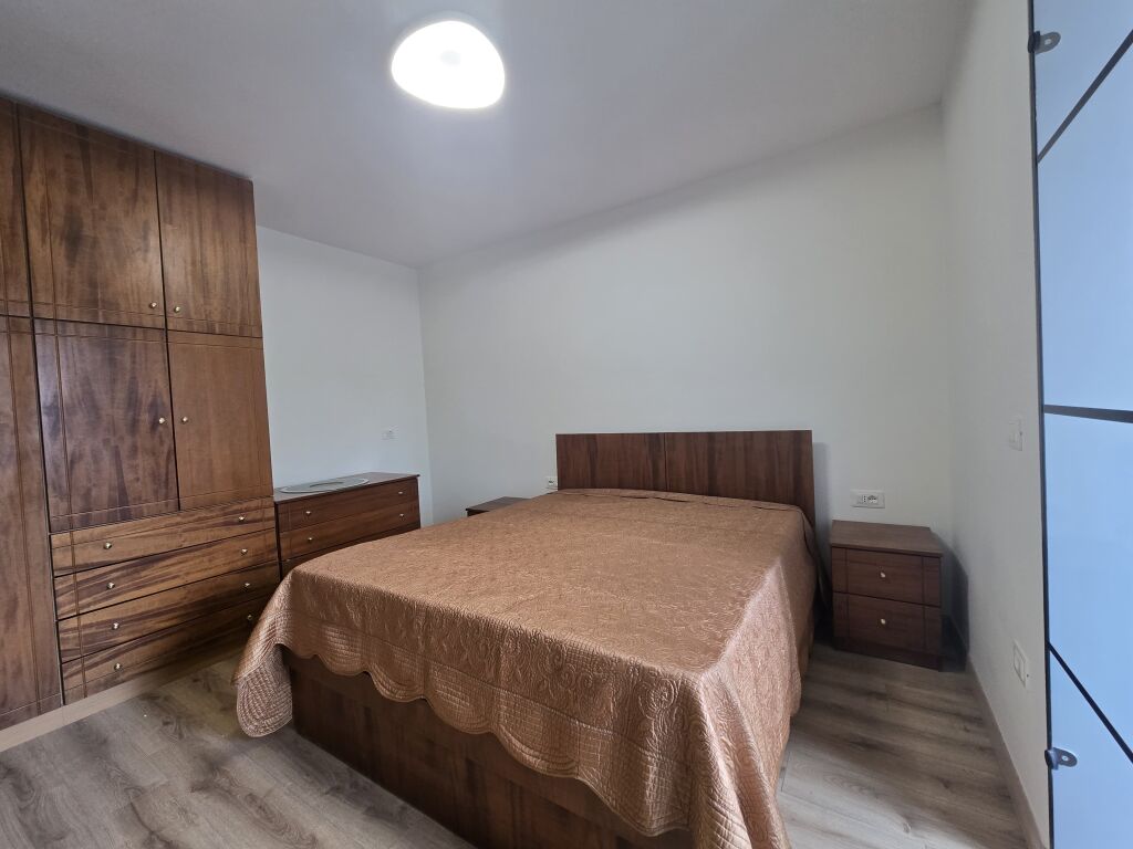 Apartament 1+1 me qera tek Rruga e Elbasanit