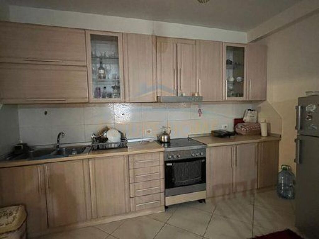 Shitet, Apartament 2+1+2+Post Parkimi, Unaza e Re, Tiranë