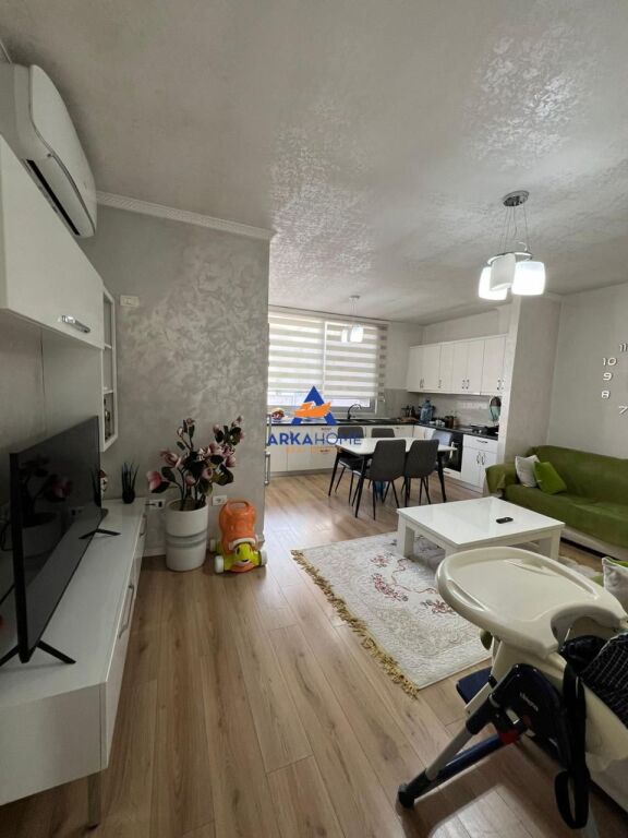 VENDESI APPARTAMENTO 3+1+2+BALCONE "A YZBERISHT" 210.000 EURO