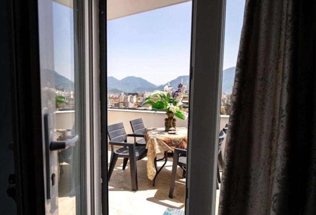 Apartment 1+1 for rent Barricades Street !