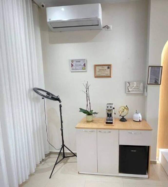 Ambient biznesi (parukeri/estetikë) me qera