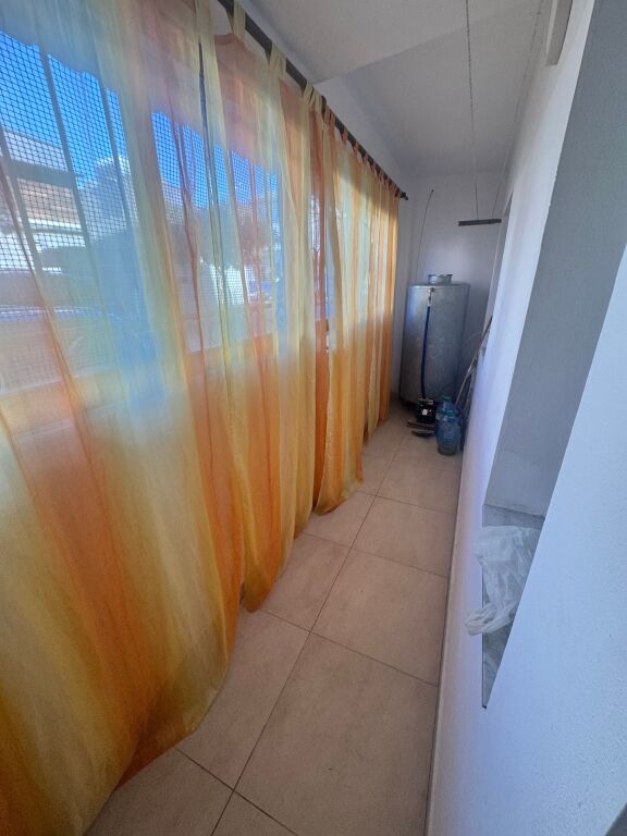 Shitet Apartament 1+1 përballë maternitetit të ri, pranë Pasticeri Tito