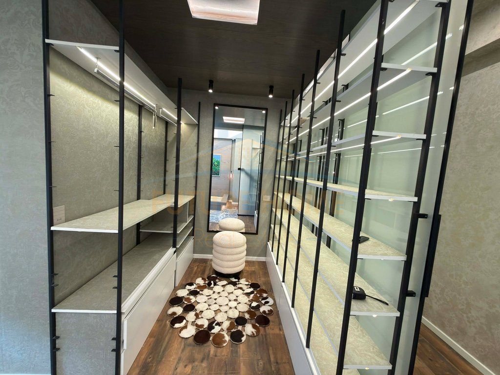 Shitet, Apartament 2+1+2, Ambasador 3, Tiranë