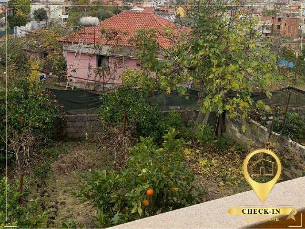 Vendesi villetta a 2 piani a Kombinat