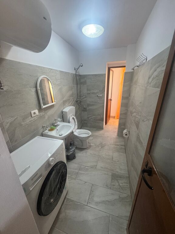 Shitet Apartament 1+1 përballë maternitetit të ri, pranë Pasticeri Tito