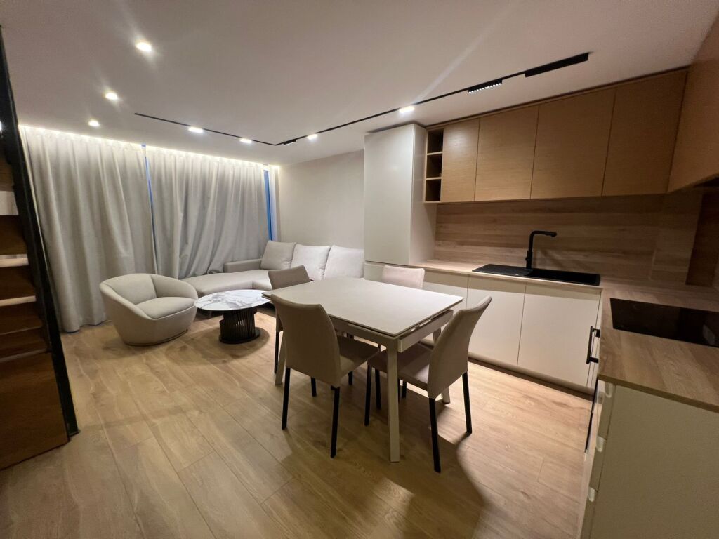 Prane Delijorgjit, jepet me qera apartament 1+1 (Duplex)