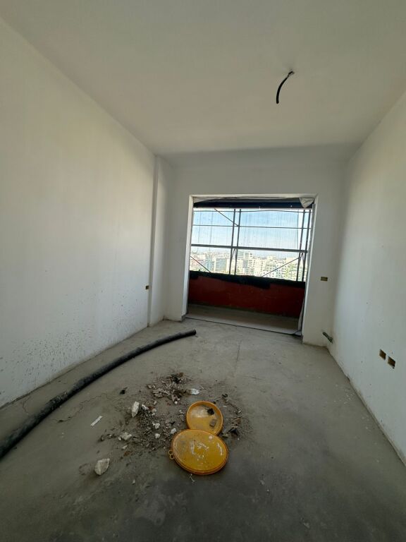 Shitet Super Apartament te Square 21 te Rruga e Kavajes