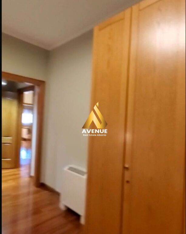 JEPET ME QIRA APARTAMENT 3+1+2 TUALETE +2 BALLKONE, RRUGA E KOSOVARËVE, TIRANË.