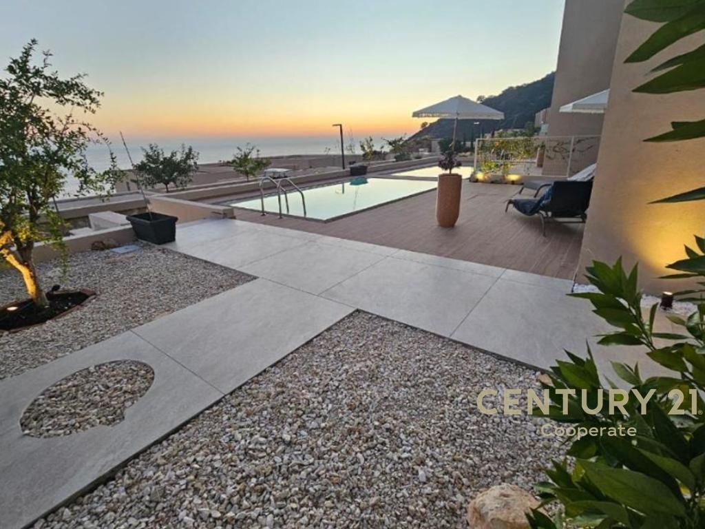 SEASONAL RENTAL - VILLA IN GREEN COAST 1.