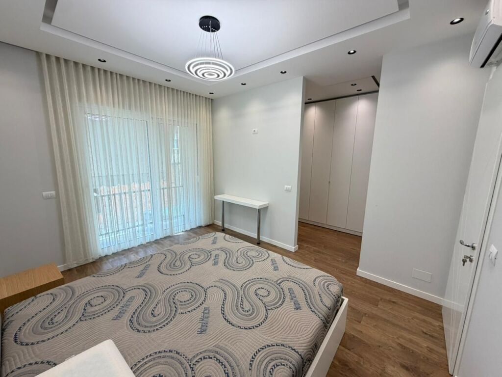 🏡 Villa in Affitto  📍 Via Dalip Topi, Collina del Prete  ▪️ 2 Camere da letto ▪️ 3 Bagni ▪️ 2 Posti auto  💰 Prezzo: 900 € / mese