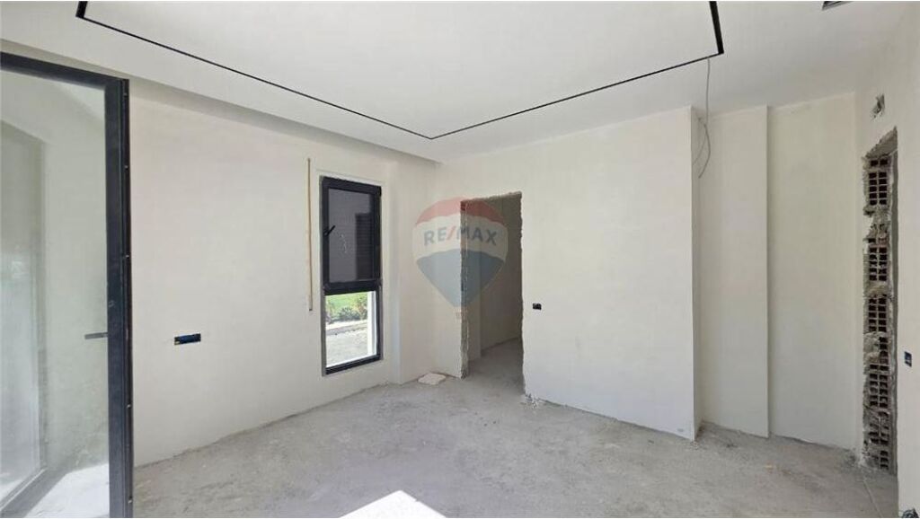 Apartment 2+1+2 for sale, Vlore, near the Marine school