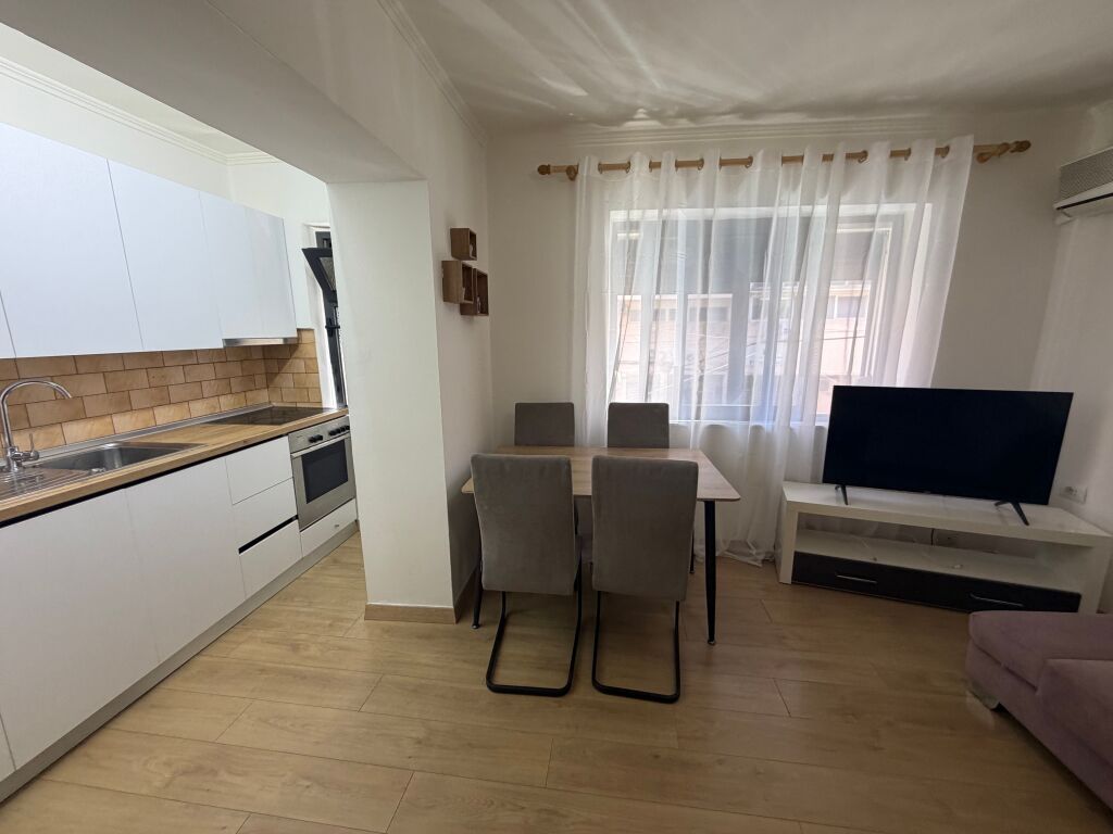 1+1, furnished, myslym shyri, 600 thousand lek