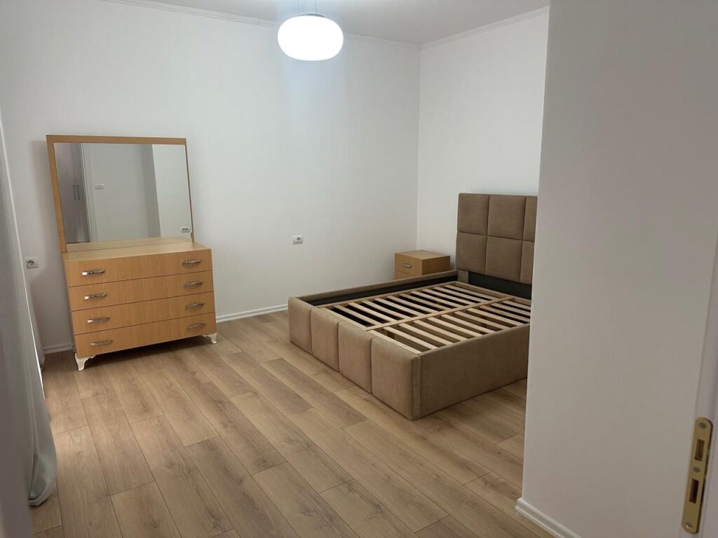 Jepet me qera Apartament 1+1  Adresa : Zogu I zi  Kati 4  I mobiluar  Siperfaqe 73 m2  Cmimi 60,000 lek ne muaj